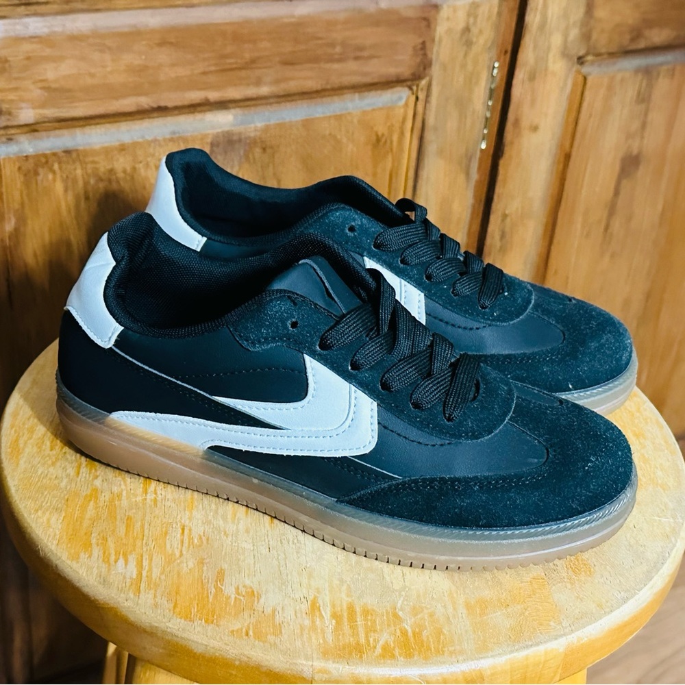 Streetwear Society Black and White Sneakers 6 - Picture 4 of 10